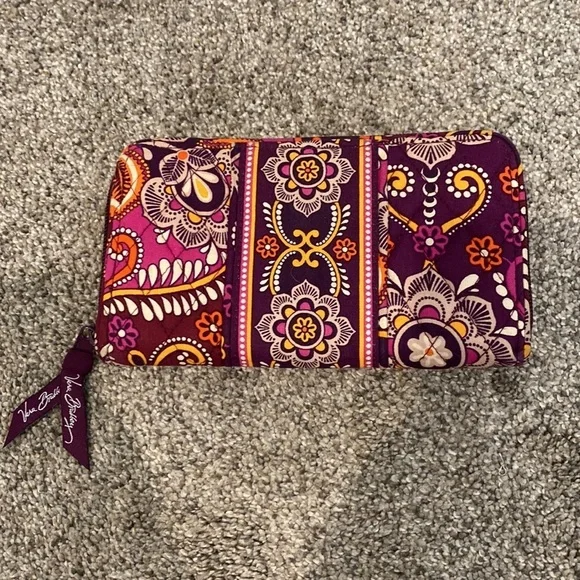 Maroon Paisley Patterned Vera Bradley Wallet - Picture 4 of 6